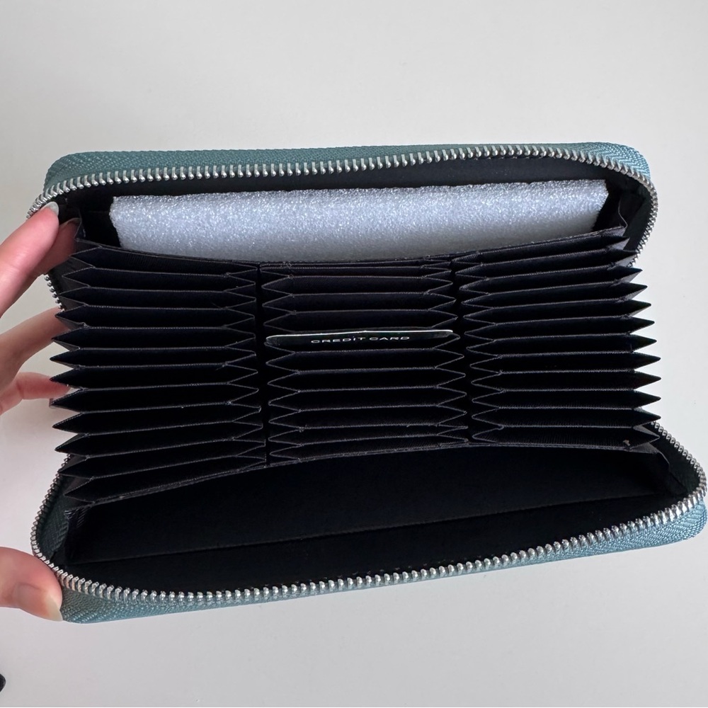 RFID Card Organizer and Wallet